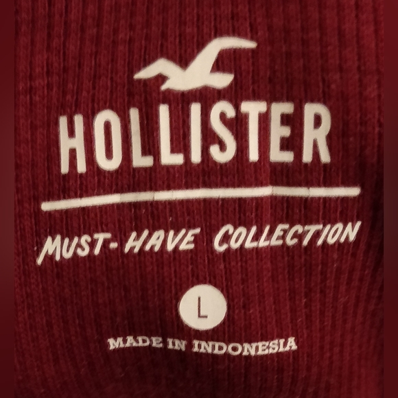 Hollister Red V-Neck T Shirt - Picture 2 of 5
